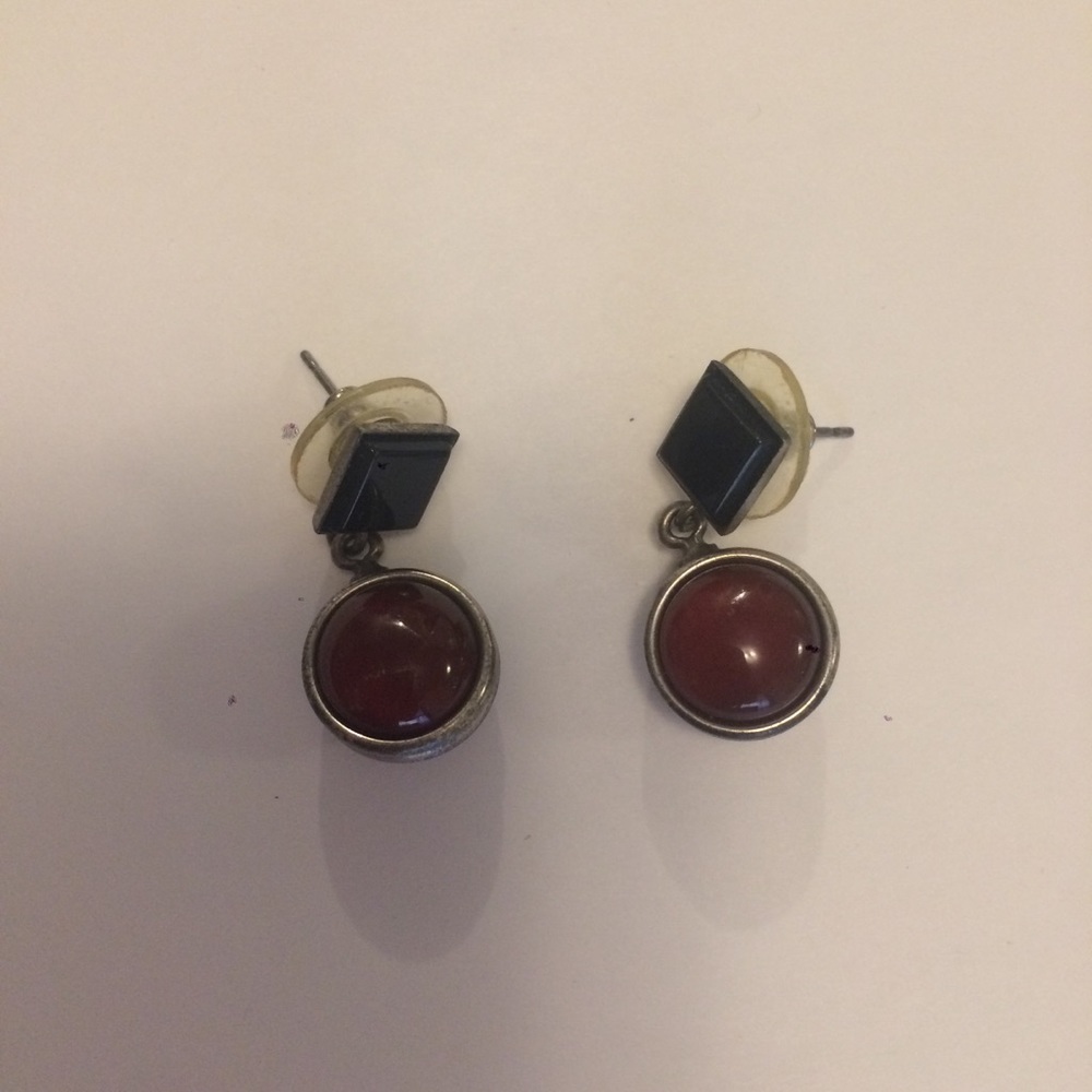 ❤️Vintage Red/Brown Cabachon and Onyx Earrings - Picture 3 of 4